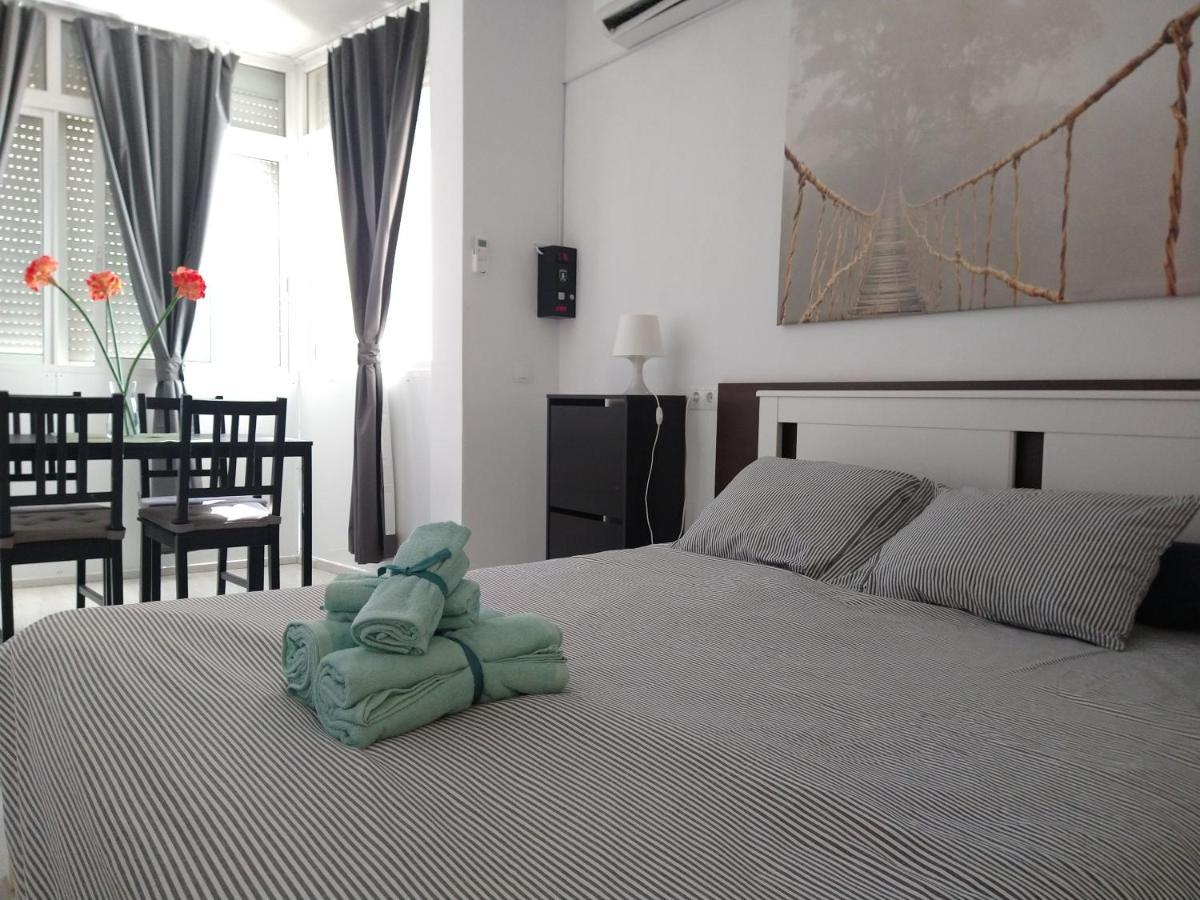 Amplio Estudio,Vista Mar Y Montana, A Pasos Del Centro Torremolinos Buitenkant foto