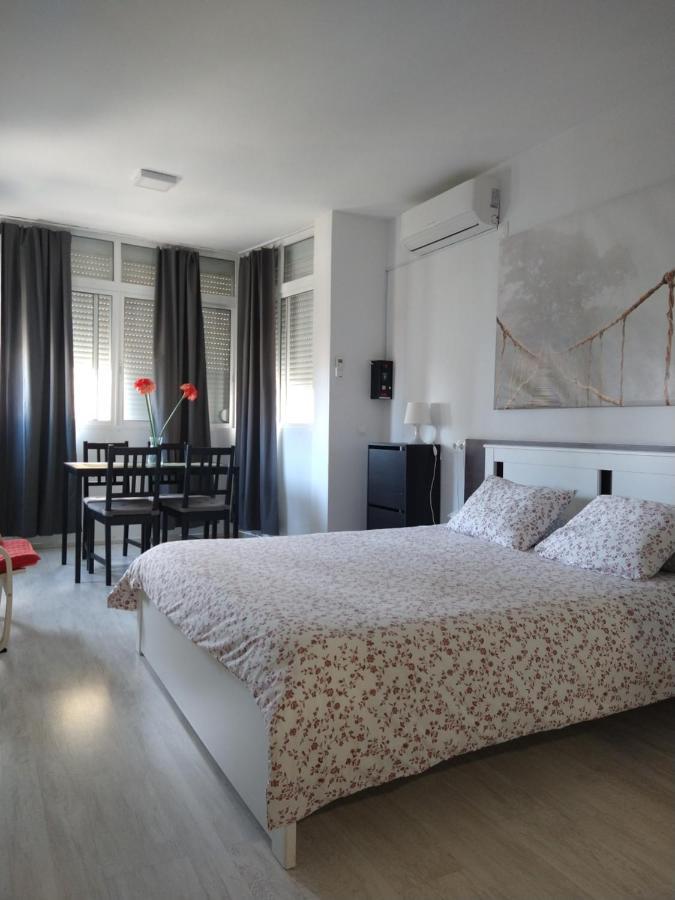 Amplio Estudio,Vista Mar Y Montana, A Pasos Del Centro Torremolinos Buitenkant foto