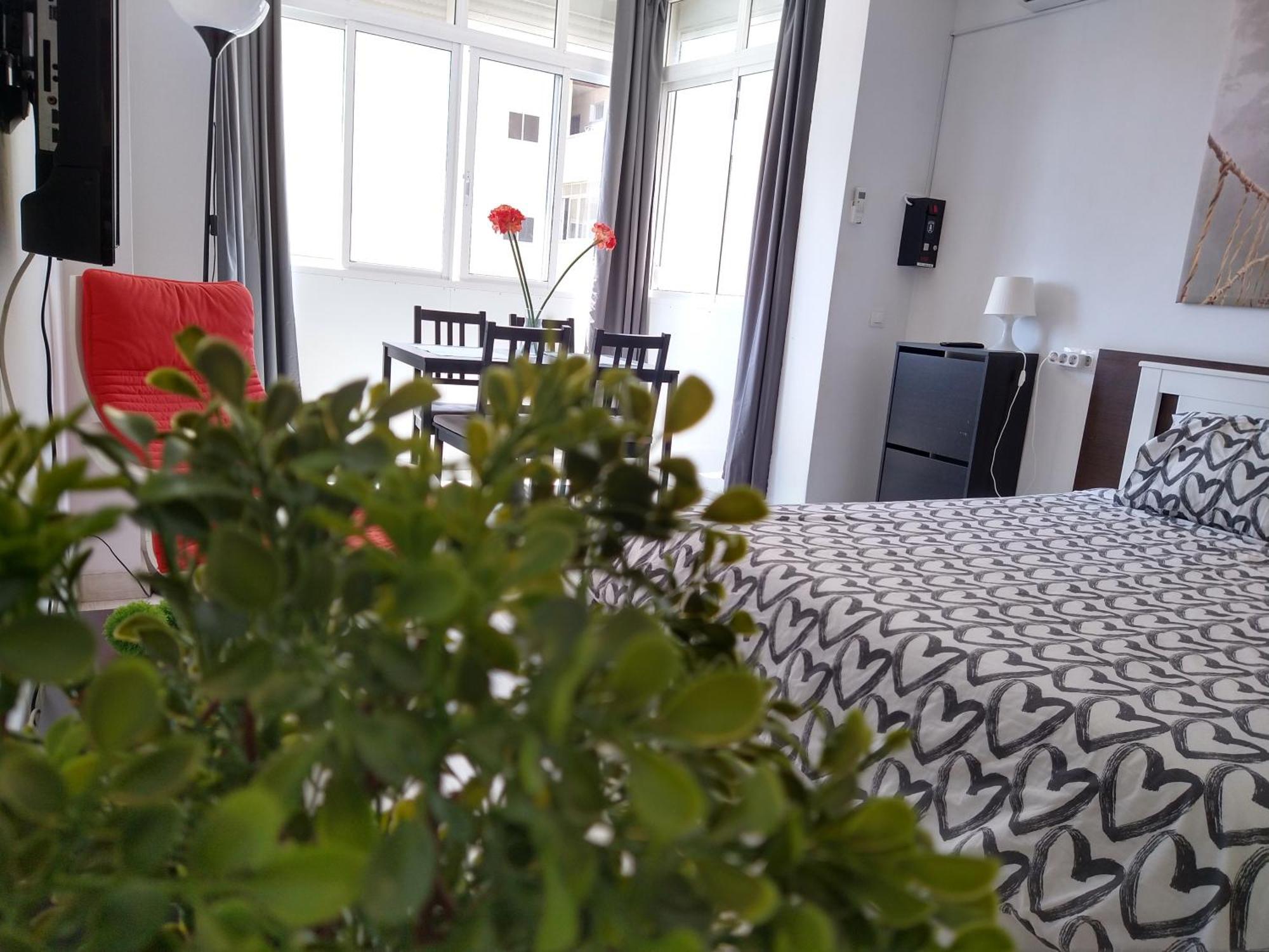 Amplio Estudio,Vista Mar Y Montana, A Pasos Del Centro Torremolinos Buitenkant foto